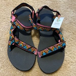 New Sz 8 Teva sandals
